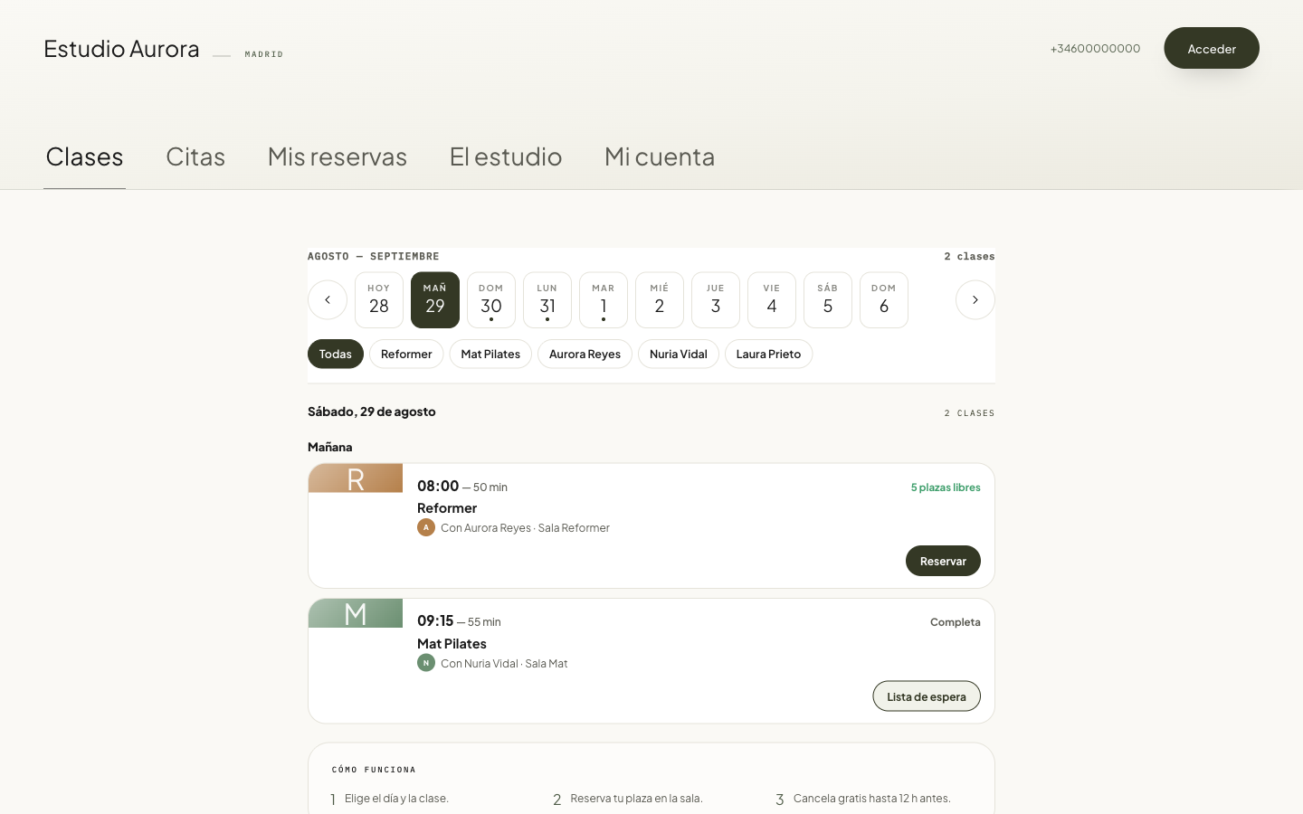 Calendario público de reservas de un estudio, con clases, plazas libres y lista de espera